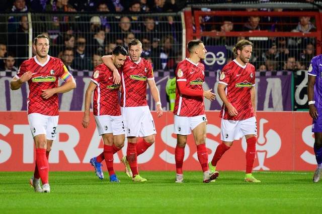 欧洲金靴实时榜单：莱万领跑 萨拉赫位列次席