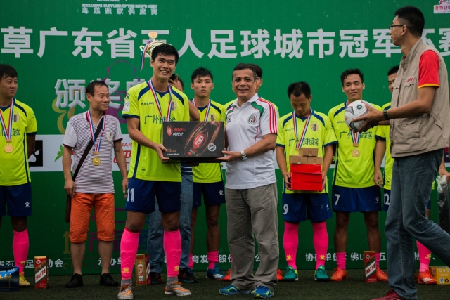 欧洲金靴实时榜单：莱万领跑 萨拉赫位列次席