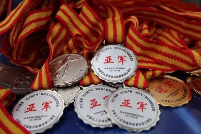 浓眉33+11詹姆斯27+14 湖人险胜爵士回西部第5