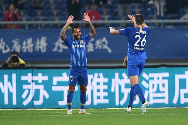 记者：本坦库尔因种族歧视孙兴慜 被英足总禁7场